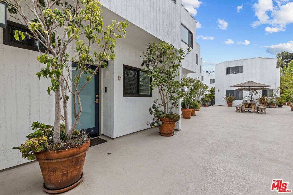 Venice, CA 90291,2500 Abbot Kinney BLVD #17