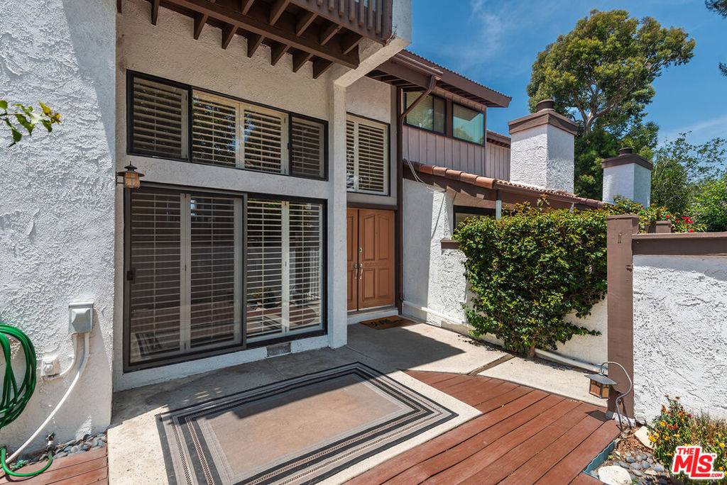 Woodland Hills, CA 91367,6265 Canoga AVE #38
