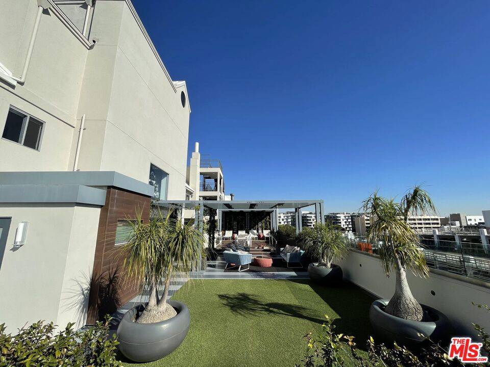 Santa Monica, CA 90401,1453 3rd Street Promenade #503