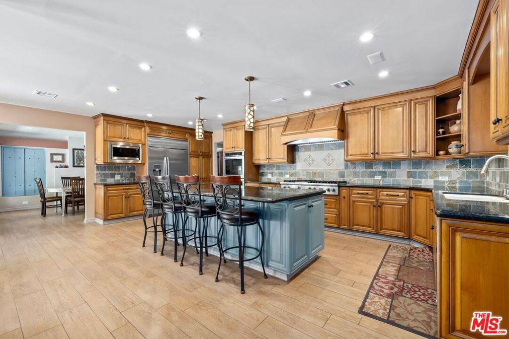 Encino, CA 91436,16241 W Meadowridge WAY