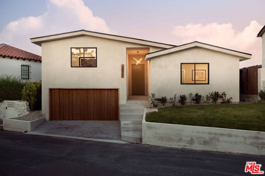 Sherman Oaks, CA 91423,3916 Glenridge DR
