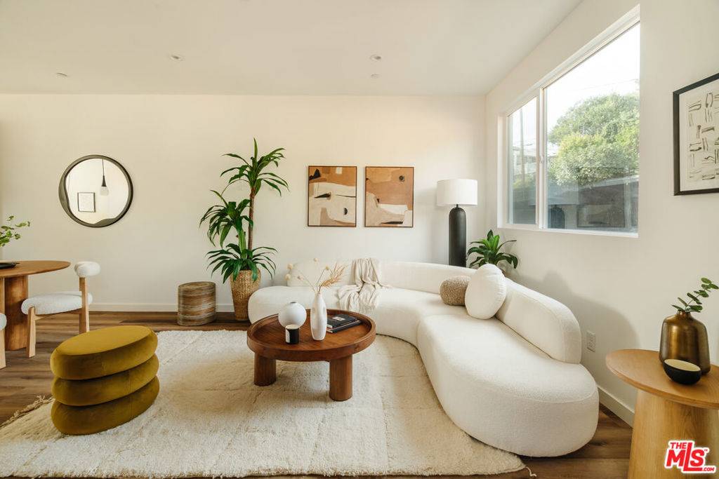 Los Angeles, CA 90065,3855 N Riley LN
