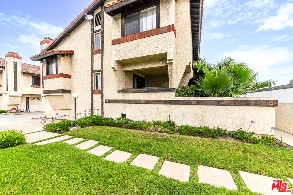 Covina, CA 91723,454 W Front ST