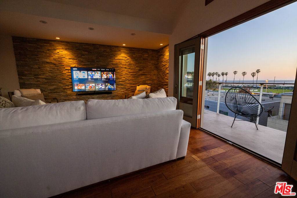 Playa Del Rey, CA 90293,6644 Vista Del Mar
