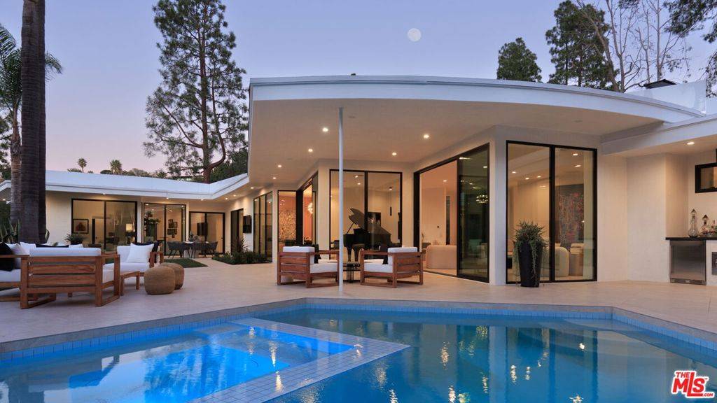 Beverly Hills, CA 90210,1935 Loma Vista DR