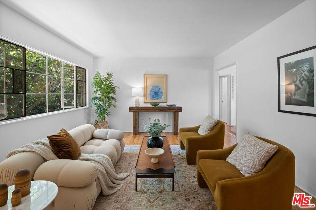 Los Angeles, CA 90016,5443 1/2 Village