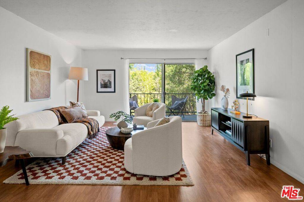 Encino, CA 91316,5460 White Oak AVE #E212