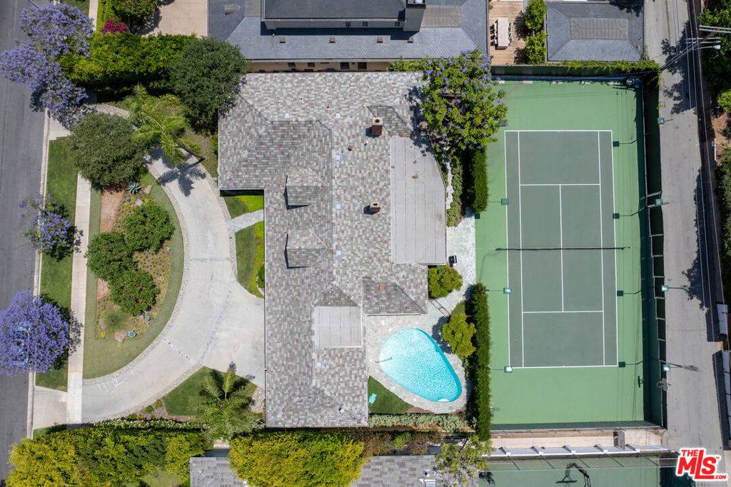 Beverly Hills, CA 90210,717 N Alta DR