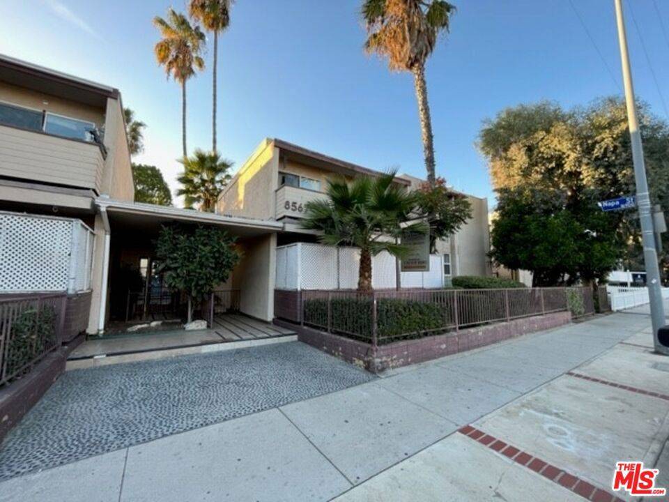 Northridge, CA 91325,8567 Balboa BLVD