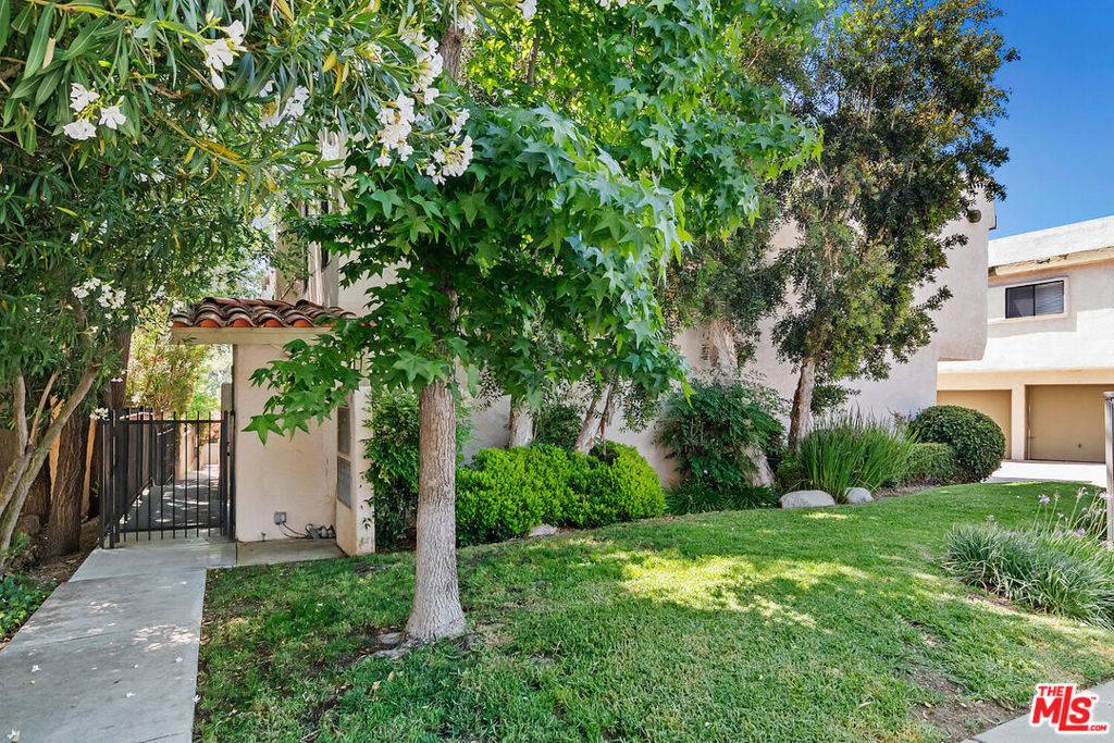 Agoura Hills, CA 91301,5322 Colodny DR #9