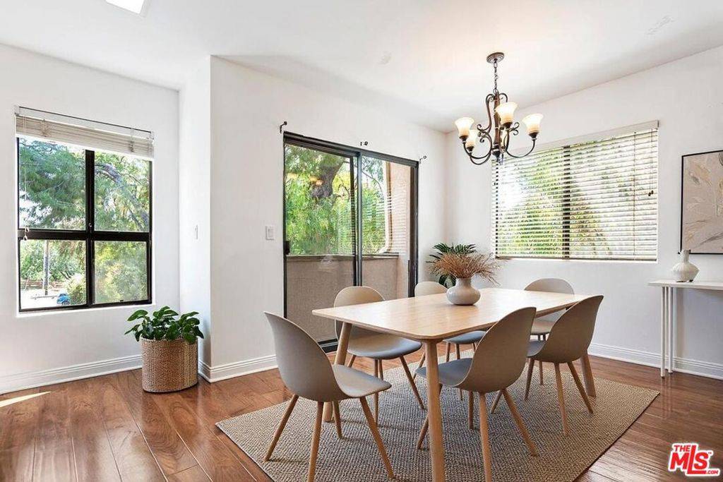 Agoura Hills, CA 91301,5322 Colodny DR #9