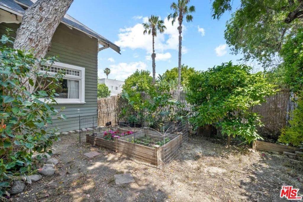 Los Angeles, CA 90057,541 S Coronado ST