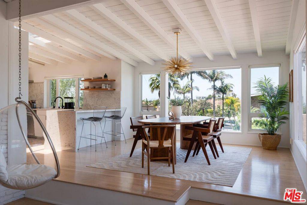Sherman Oaks, CA 91403,15946 Tobin WAY