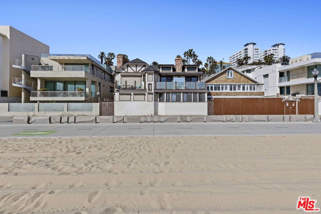 Santa Monica, CA 90401,1362 Palisades Beach RD