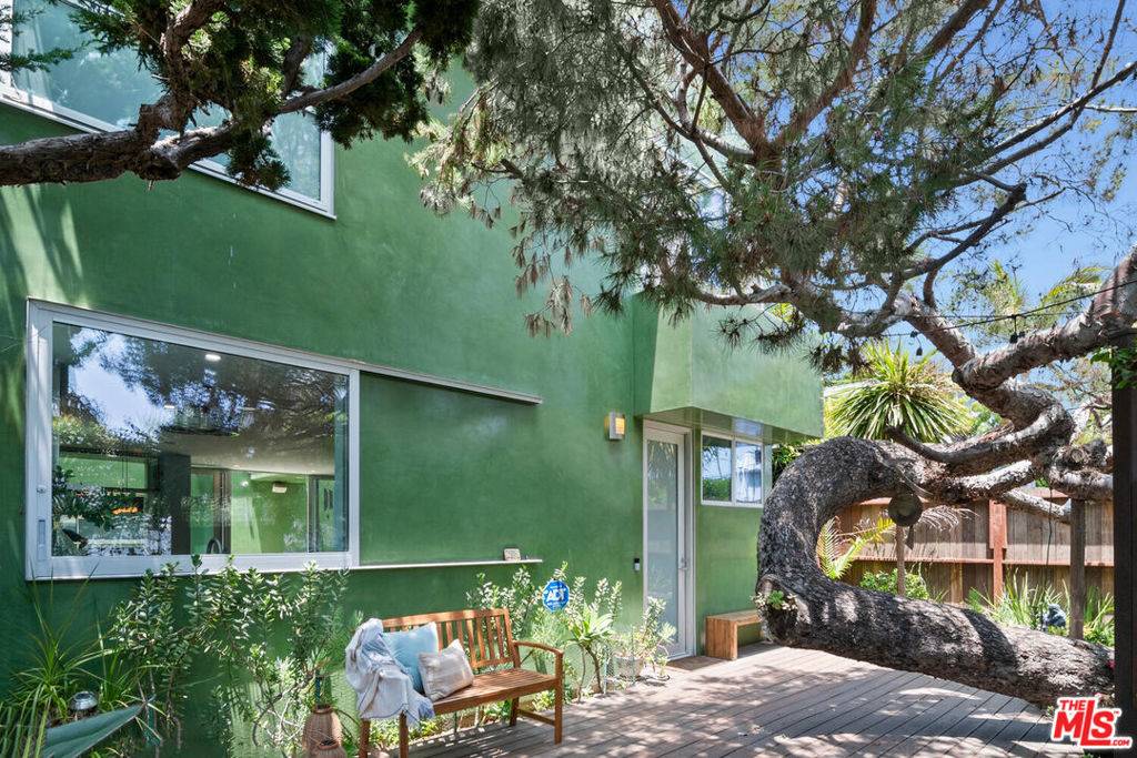 Venice, CA 90291,725 Superba AVE