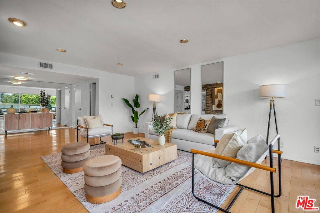 Marina Del Rey, CA 90292,4200 Via Dolce #128