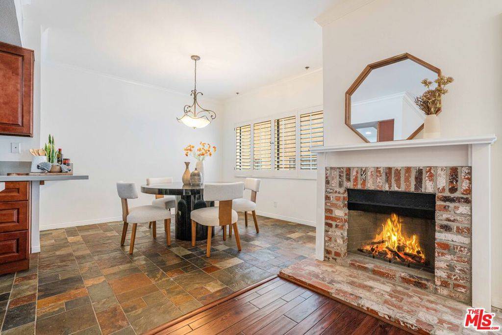 Los Angeles, CA 90049,11737 Darlington AVE #103