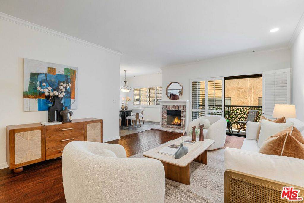 Los Angeles, CA 90049,11737 Darlington AVE #103