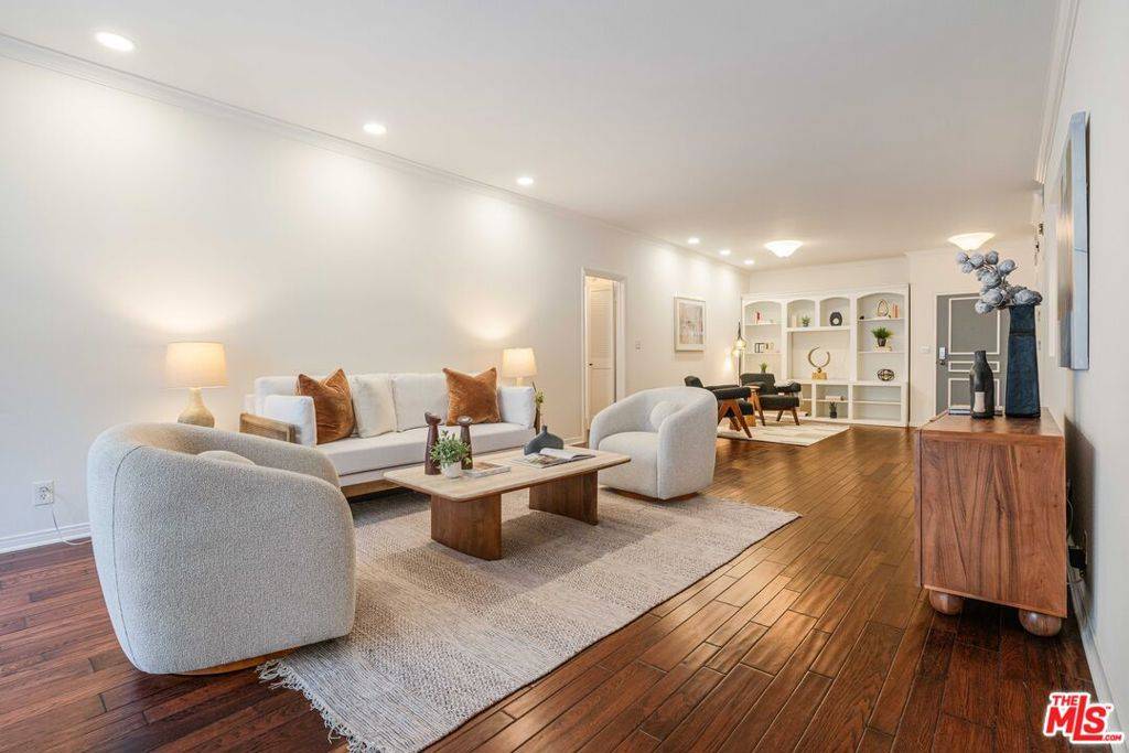 Los Angeles, CA 90049,11737 Darlington AVE #103