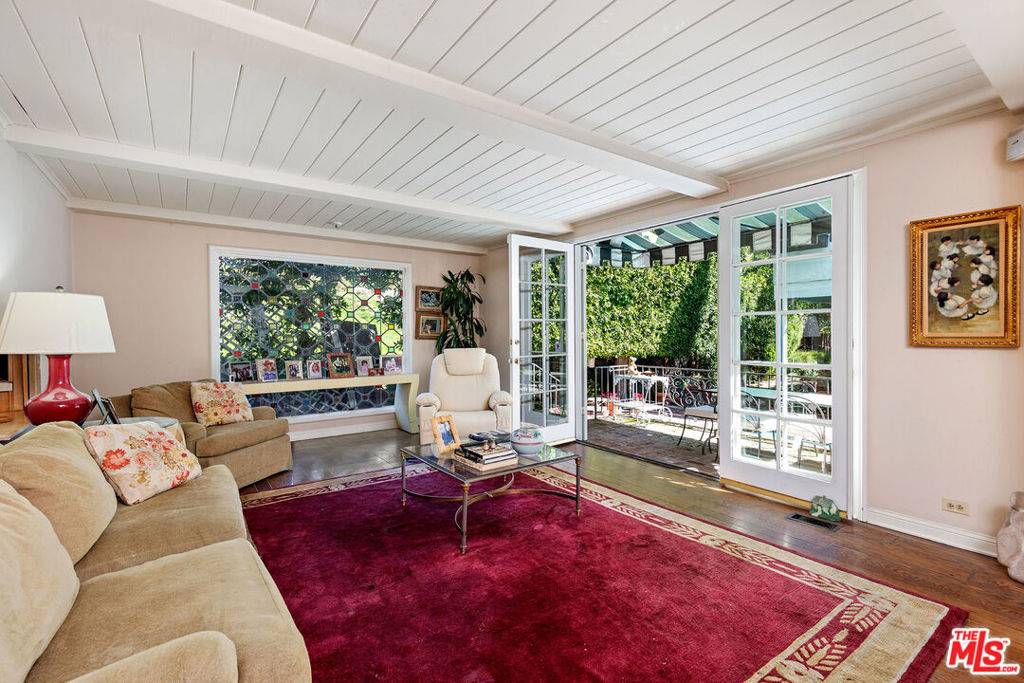 Beverly Hills, CA 90210,1040 Cove WAY