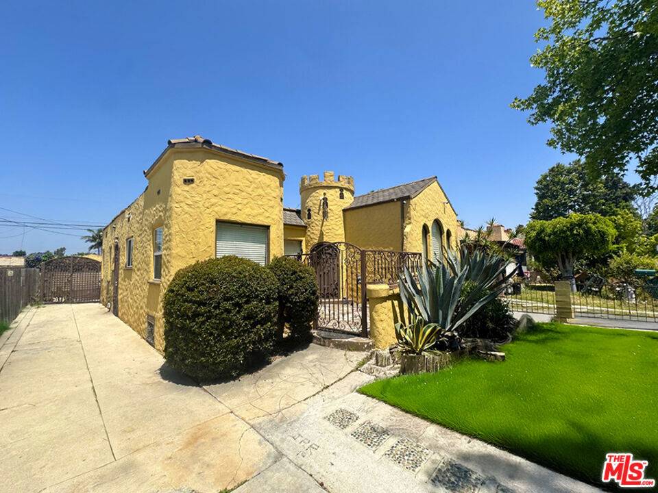 Los Angeles, CA 90016,2207 Alsace AVE
