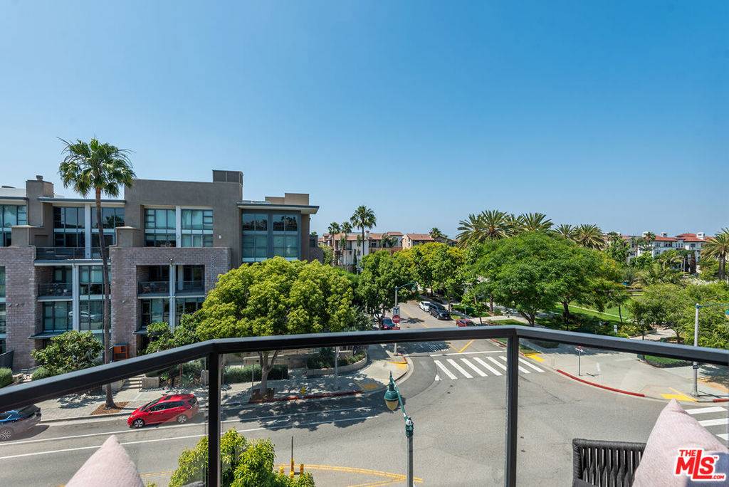 Playa Vista, CA 90094,13044 Pacific #420
