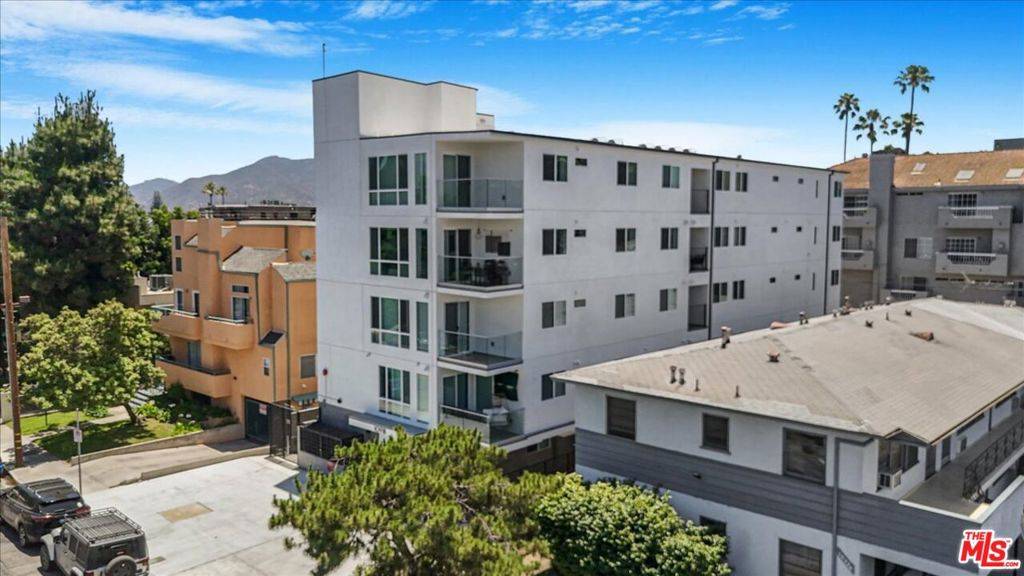 North Hollywood, CA 91602,10918 Camarillo ST #302