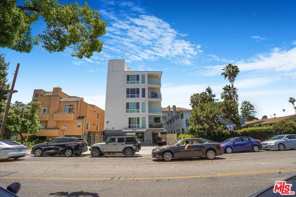 North Hollywood, CA 91602,10918 Camarillo ST #403