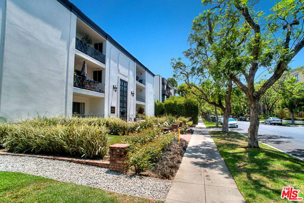 Beverly Hills, CA 90210,416 N Oakhurst DR #206