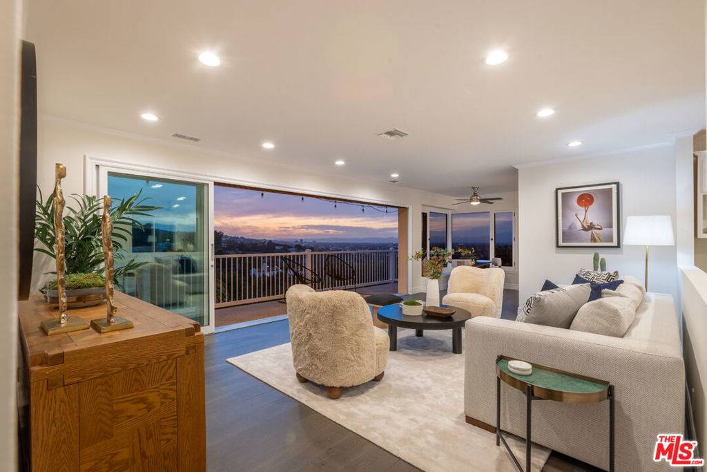 Studio City, CA 91604,3819 Sunswept DR