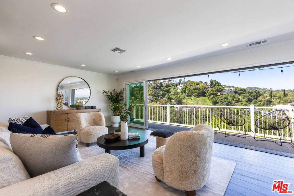 Studio City, CA 91604,3819 Sunswept DR