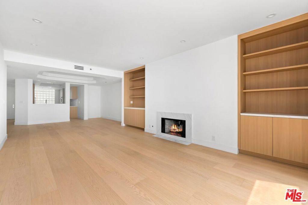 Los Angeles, CA 90067,2132 Century Park LN #213