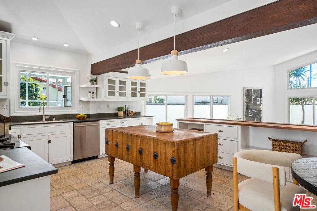 Playa Del Rey, CA 90293,7145 Trask AVE