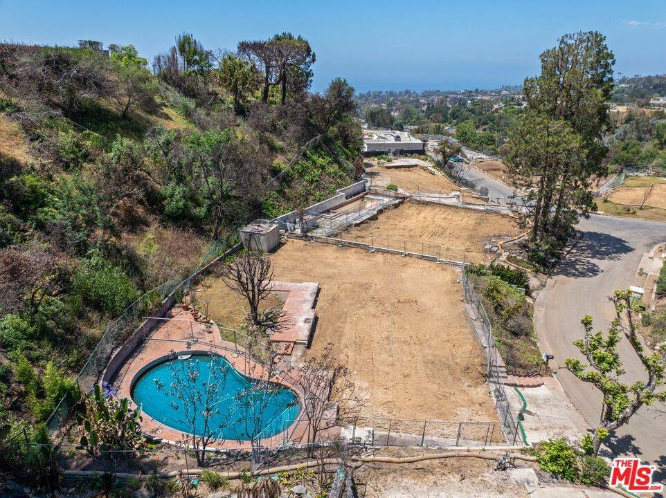Pacific Palisades, CA 90272,1210 Las Lomas PL