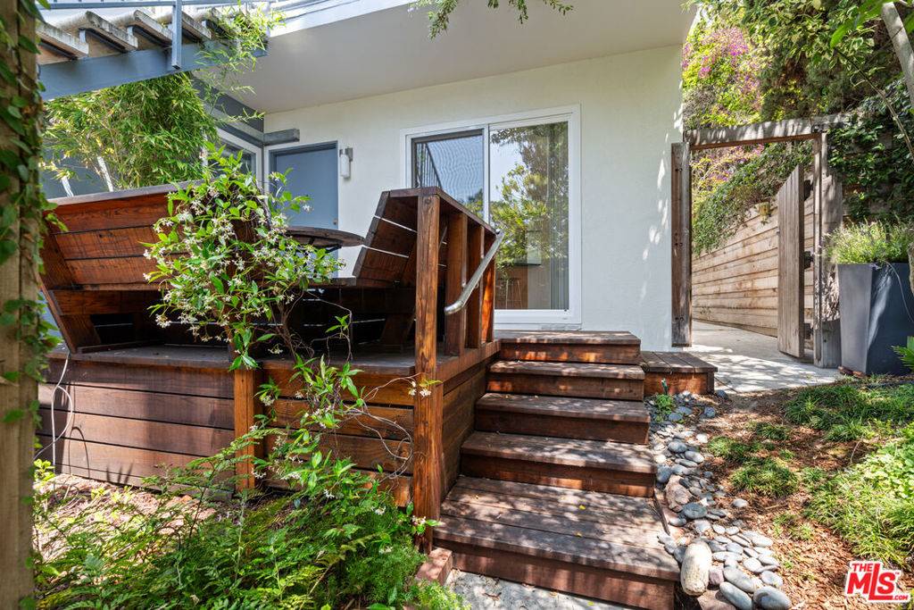 Santa Monica, CA 90405,631 Pier AVE #4