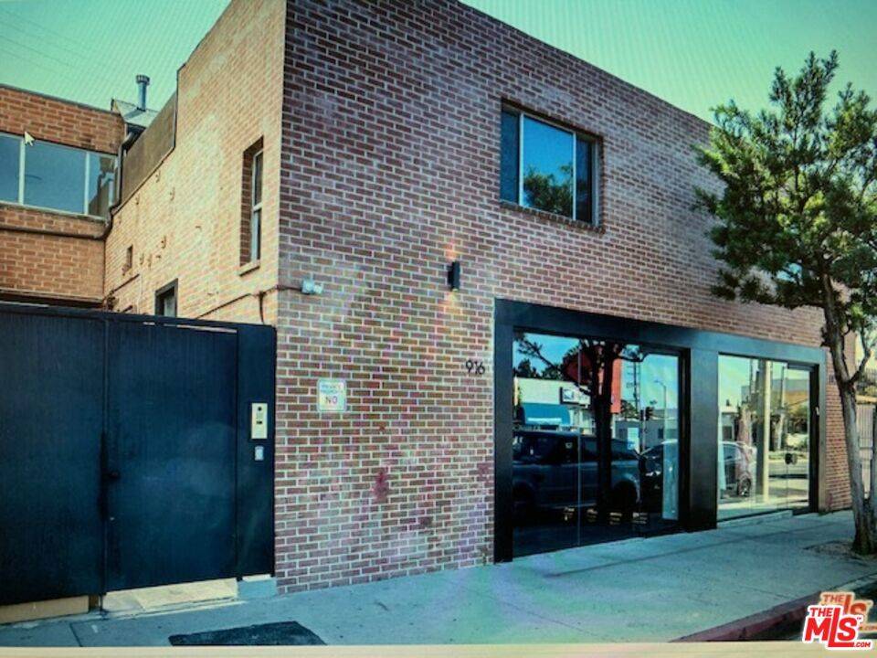 West Hollywood, CA 90046,914 N Fairfax AVE #202