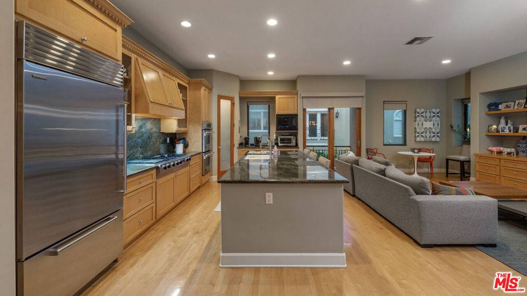 Marina Del Rey, CA 90292,4115 Roma CT