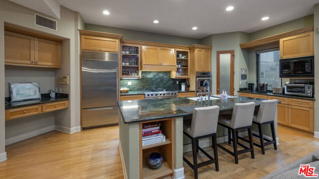 Marina Del Rey, CA 90292,4115 Roma CT