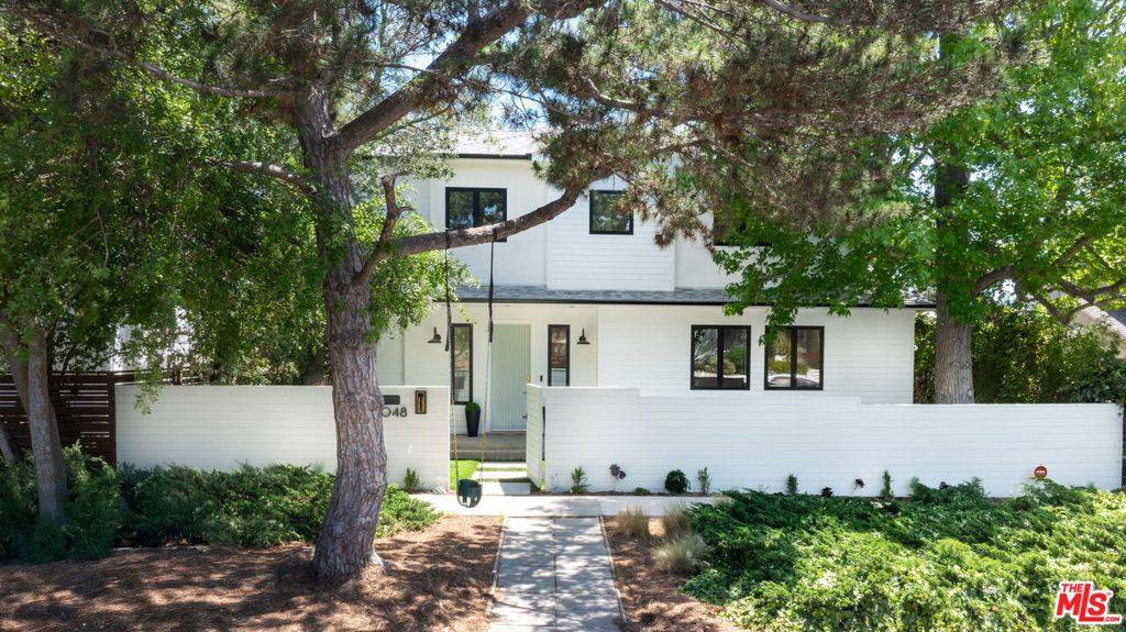 Los Angeles, CA 90066,13048 Rose AVE