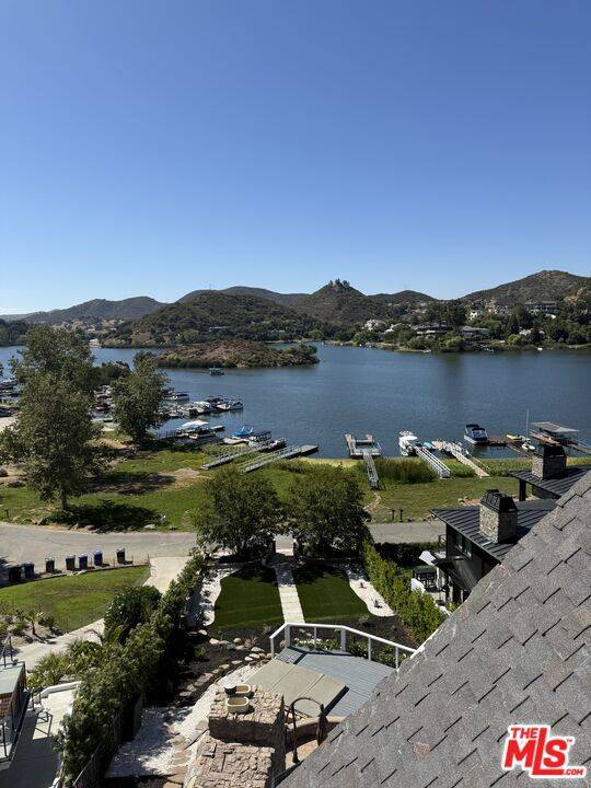 Westlake Village, CA 91361,351 Upper Lake RD