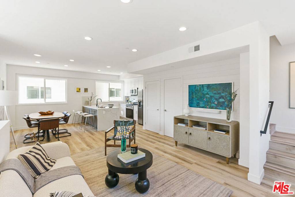 Panorama City, CA 91402,14651 W Sara LN