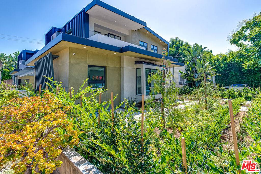 West Hollywood, CA 90048,370 N San Vicente BLVD