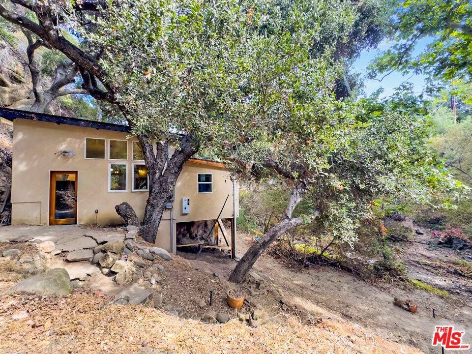 Topanga, CA 90290,635 N Topanga Canyon BLVD