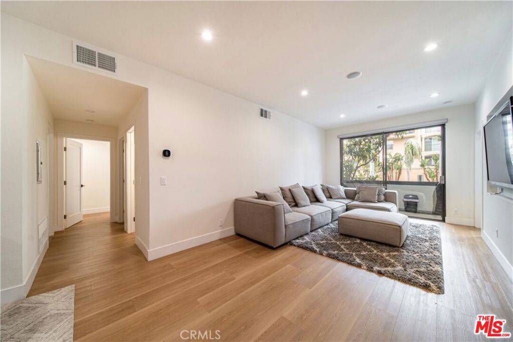 Marina Del Rey, CA 90292,306 Bora Bora WAY #102