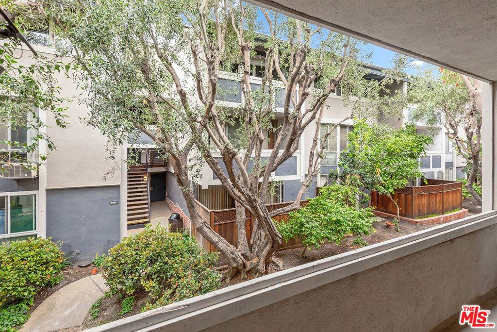 Culver City, CA 90230,6375 Green Valley CIR #206