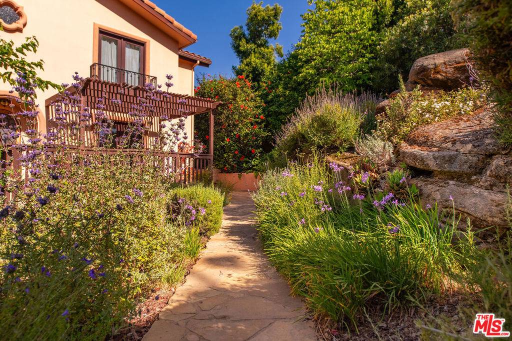 Topanga, CA 90290,21322 Hillside DR