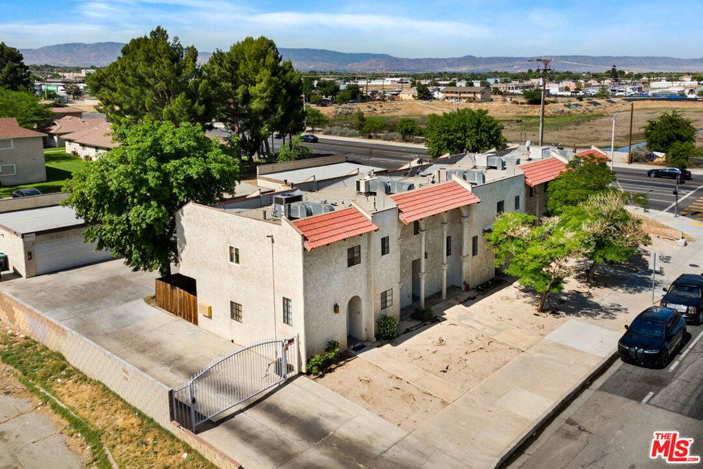 Lancaster, CA 93535,102 E Lancaster BLVD