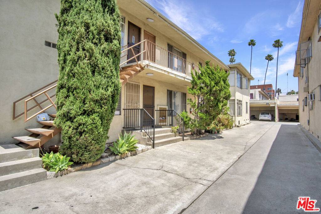 Los Angeles, CA 90028,1734 Taft AVE