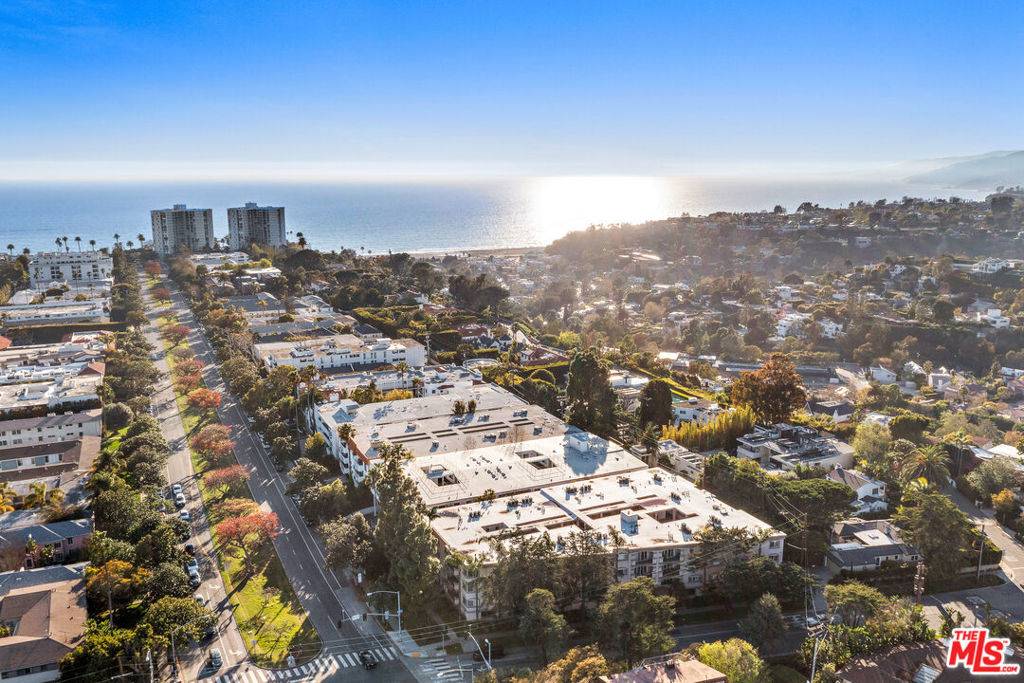Santa Monica, CA 90402,222 7th ST #301
