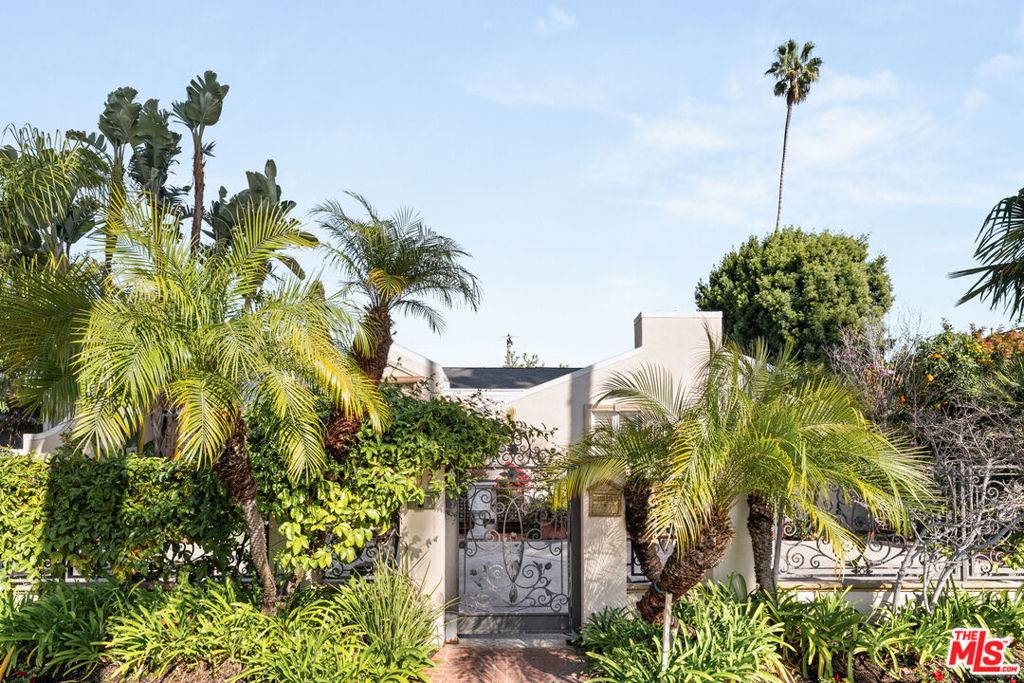 Beverly Hills, CA 90210,512 N Canon DR
